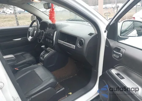 2016 Jeep Compass Latitude z USA, uszkodzony, nr VIN 1C4NJCEA1GD665630